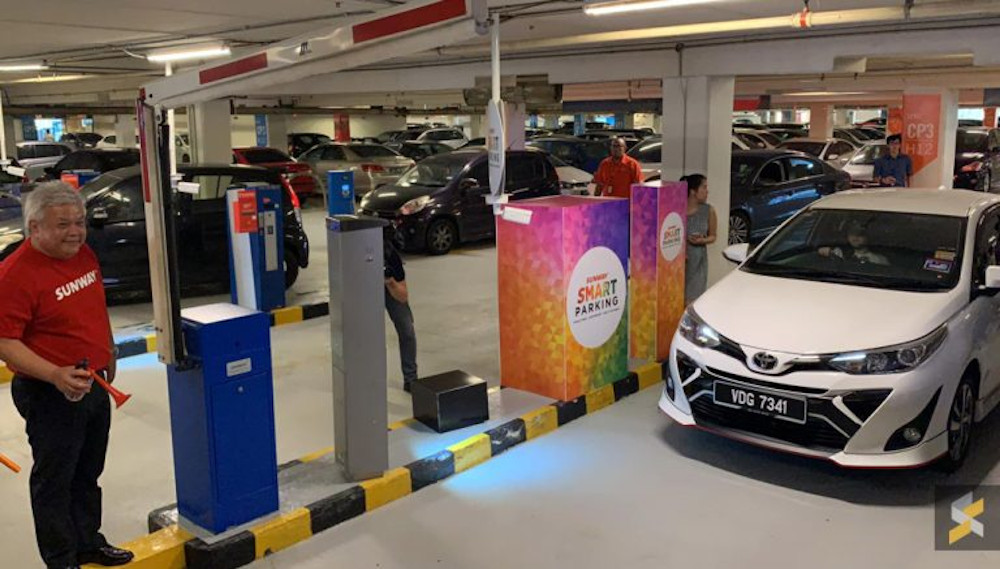 Sunway Pyramid has introduced its new Smart Parking system that uses Licence Plate Recognition technology. u00e2u20acu201d SoyaCincau pic