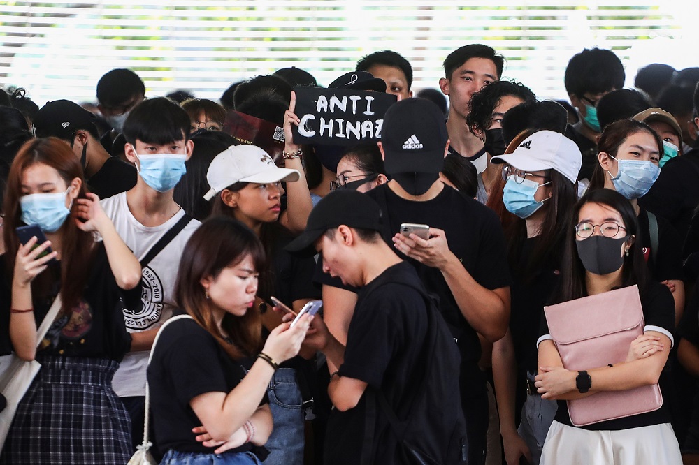 People gather at West Kowloon Law Courts Building as they show their support to 96 anti-government protesters who were arrested days ago in Hong Kong October 2, 2019. u00e2u20acu201d Reuters pic