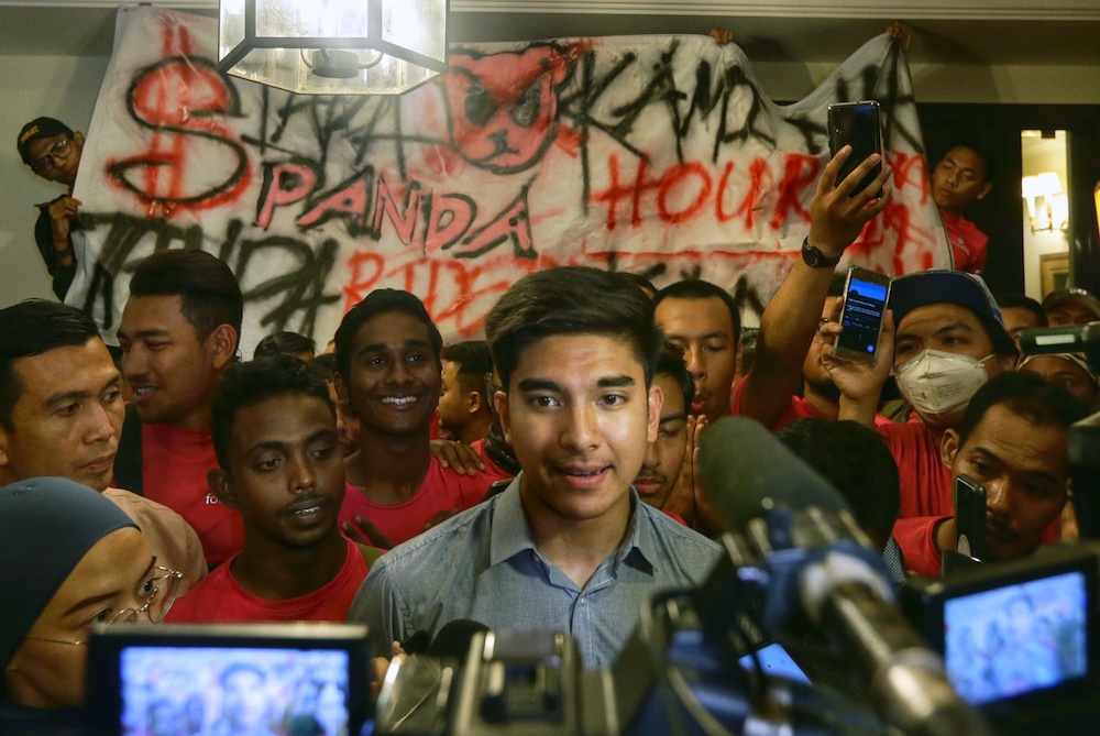 An estimated 100 Foodpanda riders attend an open dialogue with Youth and Sport Minister Syed Saddiq Abdul Rahman at his residence in Petaling Jaya October 1, 2019. u00e2u20acu201d Picture by Ahmad Zamzahuri