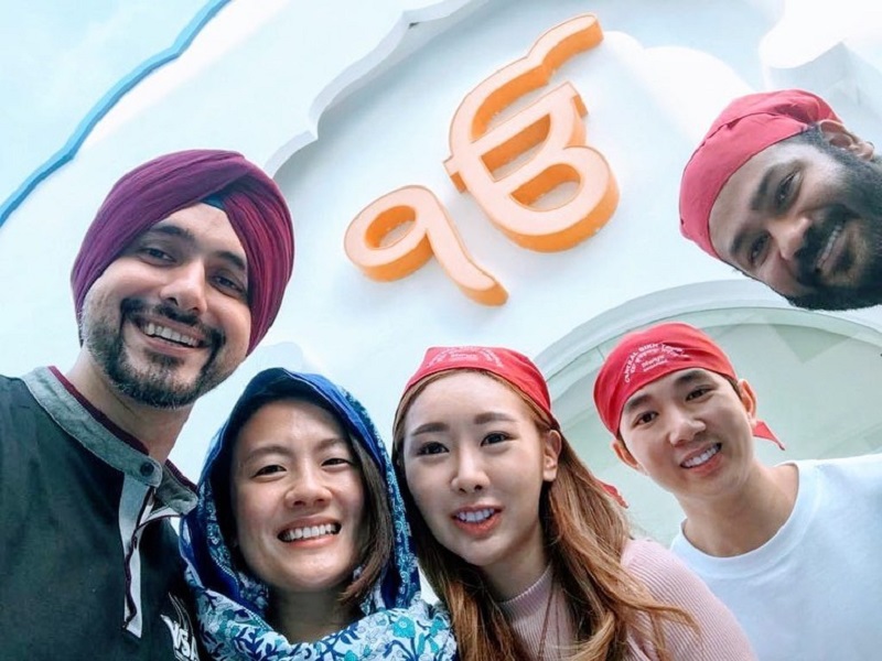 Phua (centre) said on Instagram that her faith in humanity was restored following the visit. u00e2u20acu201d Picture via FacebookYoung Sikh Association-Singapore