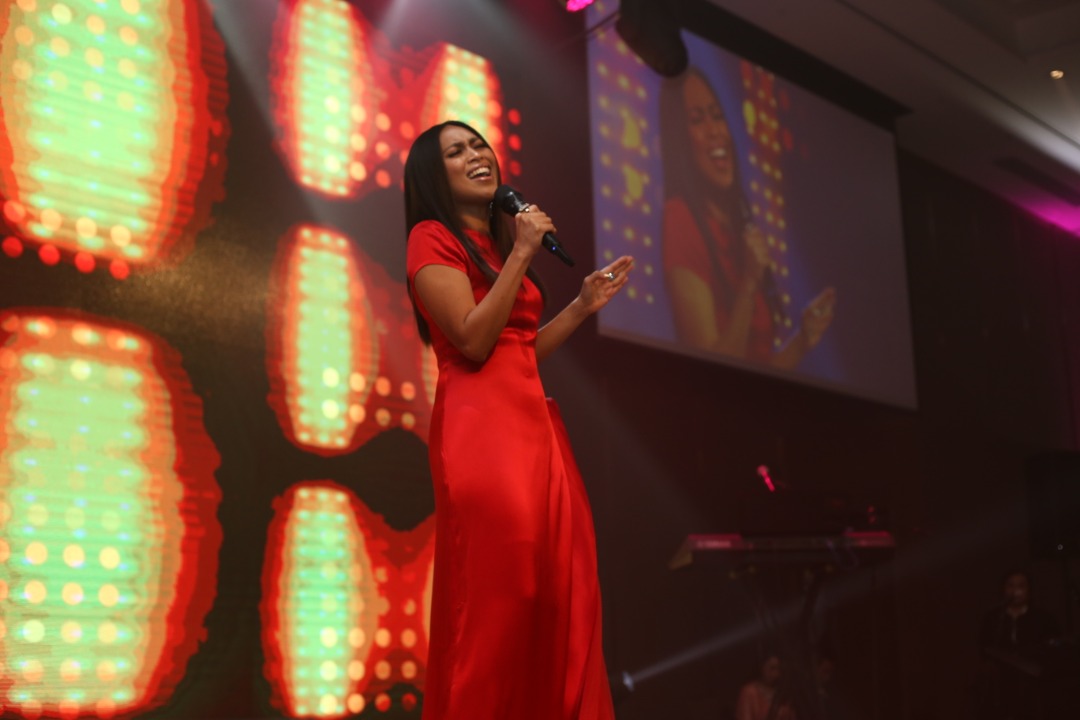 Singer and MAF's Red Ribbon Celebrity Supporter Dayang Nurfaizah entertaining guests with her powerful vocals.