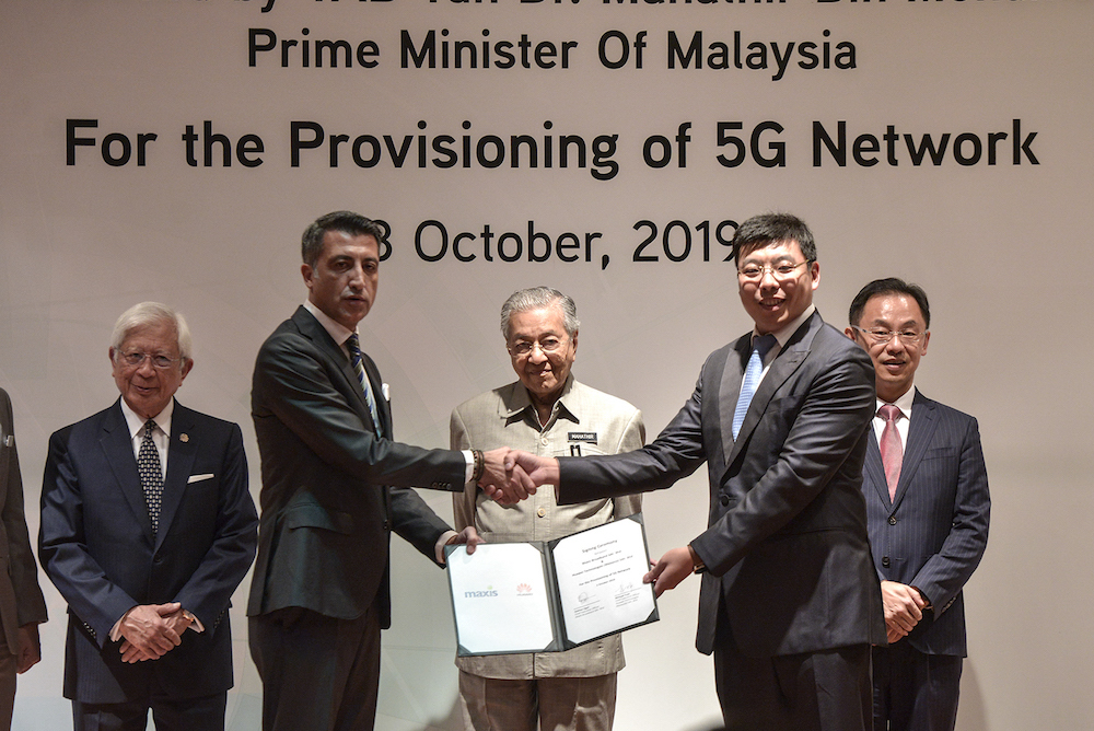 Tun Dr Mahathir Mohamad witnesses the signing ceremony between Maxis and Huawei for the provisioning of the 5G network in Putrajaya, October 3, 2019. u00e2u20acu201d Picture by Shafwan Zaidon