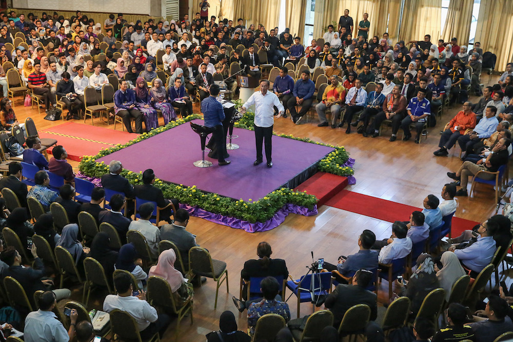 Students listen to Datuk Seri Anwar Ibrahim during the u00e2u20acu02dcMeet Anwaru00e2u20acu2122 programme at UiTM in Shah Alam October 3, 2019. u00e2u20acu201d Picture by Yusof Mat Isa