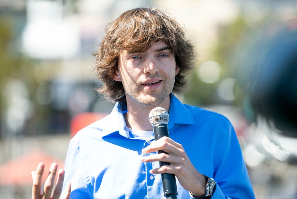 Dutch inventor and CEO of The Ocean Cleanup Boyan Slat speaking to members of the media before System 001 is towed out of the San Francisco Bay. u00e2u20acu201d AFP pic