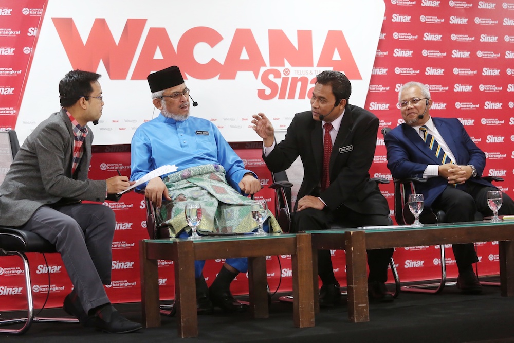 Khalid Samad, Abdul Razak Yusak and Datuk Ishak Ismail appear as panellists for a Sinar Harian forum on Kampung Baru in Shah Alam October 4, 2019. u00e2u20acu201d Picture by Choo Choy May