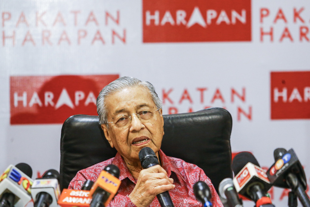 Prime Minister Tun Dr Mahathir Mohamad speaks during a press conference with Pakatan Harapan and Warisan MPs in Shah Alam October 6, 2019. u00e2u20acu201d Picture by Hari Anggara