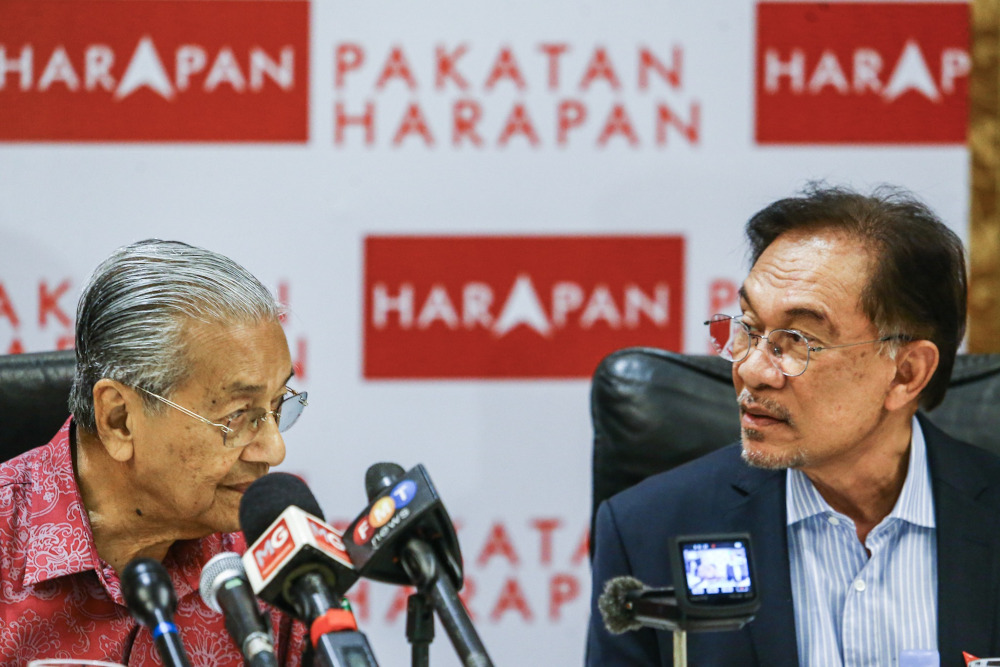 Prime Minister Tun Dr Mahathir Mohamad and PKR president Datuk Seri Anwar Ibrahim during a press conference with Pakatan Harapan and Warisan MPs in Shah Alam October 6, 2019. u00e2u20acu201d Picture by Hari Anggara