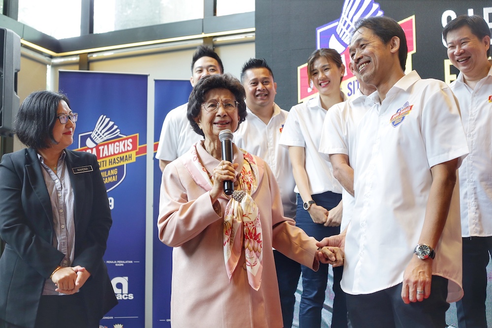 Tun Dr Siti Hasmah Mohd Ali and Malaysian badminton legend Rashid Sidek attend the ‘Juara Tangkis Juara Tangkis Tun Dr Siti Hasmah’ ceremony in Petaling Jaya October 9, 2019. — Picture by Ahmad Zamzahuri