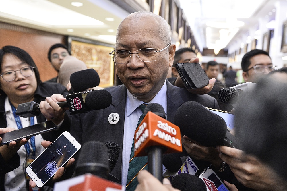 Ketereh MP Tan Sri Annuar Musa speaks to reporters at the Parliament lobby October 9, 2019. u00e2u20acu201d Picture by Miera Zulyana