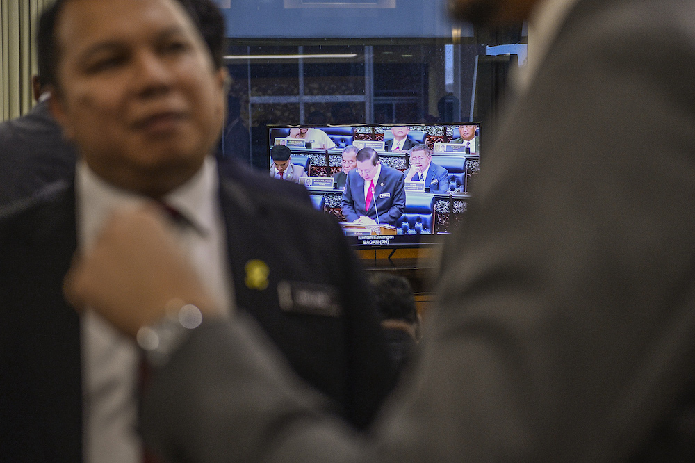 Members of the media gather in Parliament for the tabling of Budget 2020 on October 11, 2019. u00e2u20acu201d Picture by Miera Zulyana