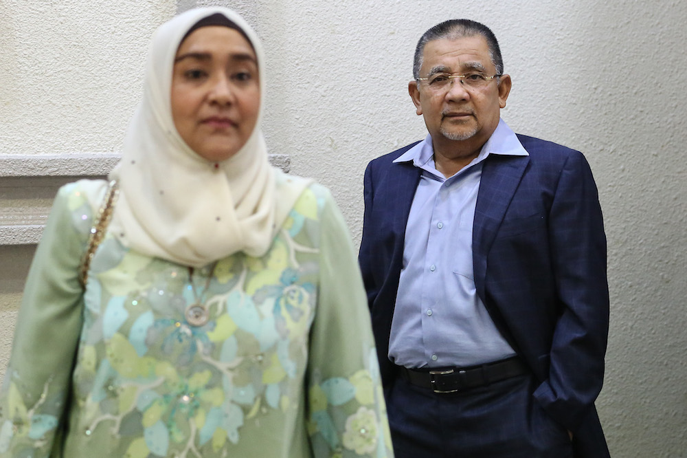 Tan Sri Isa Samad and his wife Puan Sri Bibi Sharliza Mohd Khalid are seen at the Kuala Lumpur High Court Complex, October 14, 2019. u00e2u20acu201d Picture by Yusof Mat Isa