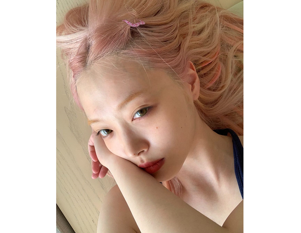 K-pop star Sulli was laid to rest today after four days of mourning. u00e2u20acu201d Picture via Instagram/ jelly_jilli