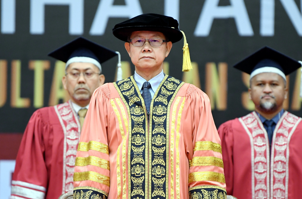 Deputy Health Minister Dr Lee Boon Chye attends the ILKKM Sultan Azlan Shah graduation ceremony in Ulu Kinta October 21, 2019. u00e2u20acu201d Picture by Farhan Najib