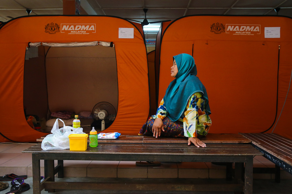 Siti Norsini Nasiman seeks shelter at an evacuation centre in Sekolah Parit Mahang in Jeram October 28, 2019. u00e2u20acu201d Picture by Yusof Mat Isa