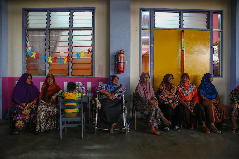 Flood victims seek shelter at an evacuation centre in Sekolah Parit Mahang in Jeram October 28, 2019. u00e2u20acu201d Picture by Yusof Mat Isa
