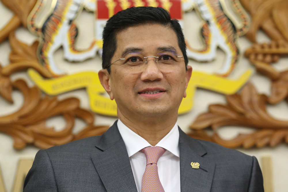 Those leaving Azmin’s home declined to comment on the nature of the meeting and sought to play it down as a casual encounter. — Picture by Yusof Mat Isa