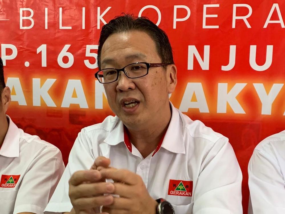 Gerakan President Datuk Dr Dominic Lau (centre) said the Tanjung Piai parliamentary by-election will solidify Gerakan’s future as a political third force. — Picture by Ben Tan