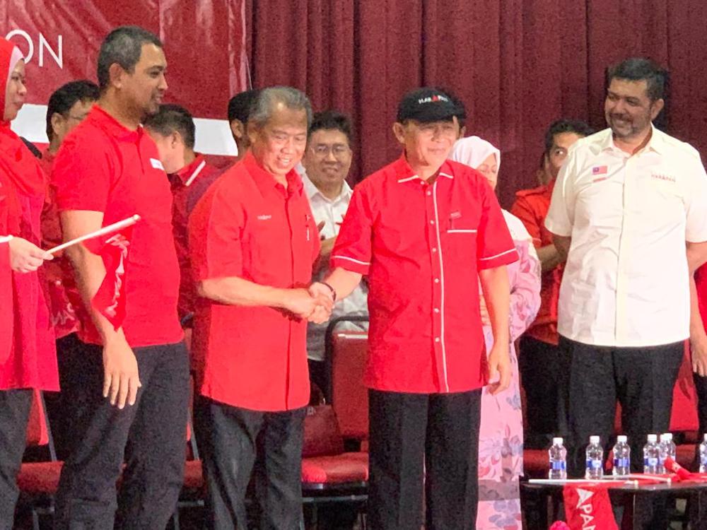 Johor PH chief Tan Sri Muhyiddin Yassin shakes hands with Karmaine Sardini after the announcement today. — Picture by Ben Tan