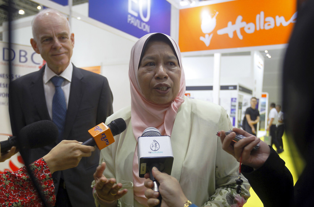 Housing and Local Government Minister Zuraida Kamaruddin speaks to reporters after the Waste Management Seminar in Kuala Lumpur October 9, 2019. Netherlands Ambassador to Malaysia Aart Jacobi is on her right. u00e2u20acu201d Bernama pic