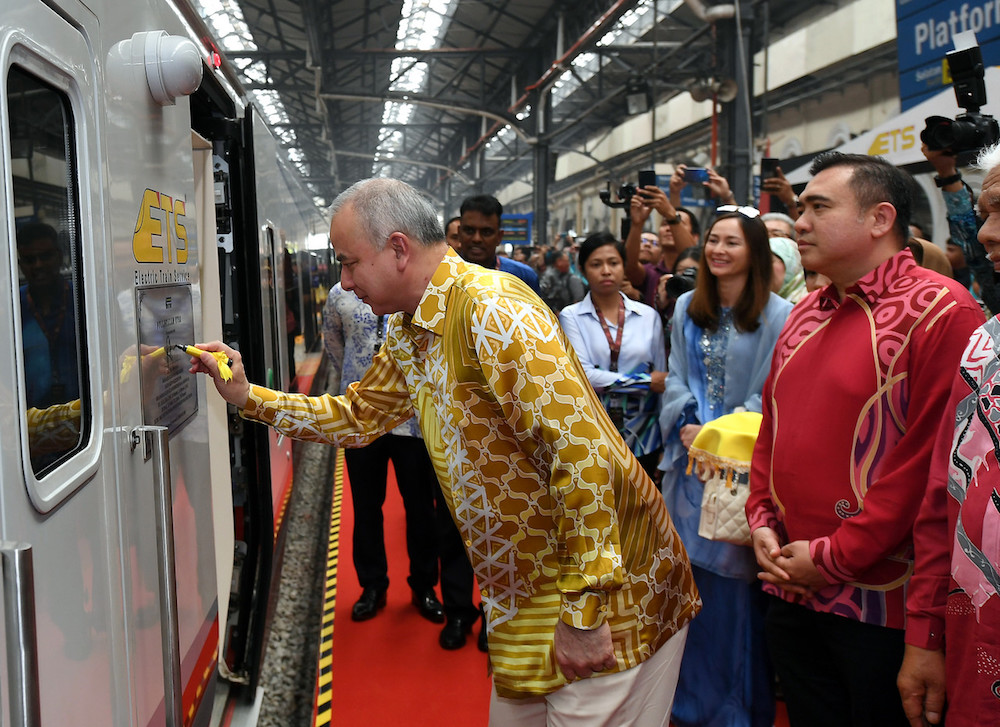 Transport Minister Anthony Loke looks on as Sultan Nazrin Shah signs a commemorative plaque during the launch of the Electric Train Service 2 at the Kuala Lumpur Station October 10, 2019. u00e2u20acu201d Bernama pic