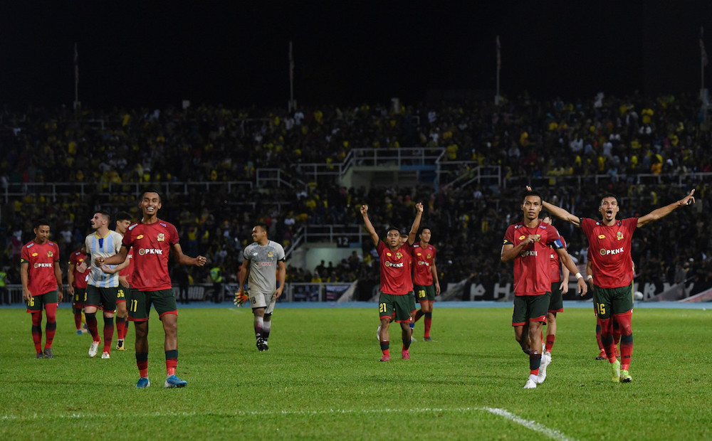 Kedah players celebrate at the end of their Malaysia Cup semi-final second leg match with Pahang in Alor Setar October 26, 2019. u00e2u20acu201d Bernama pic