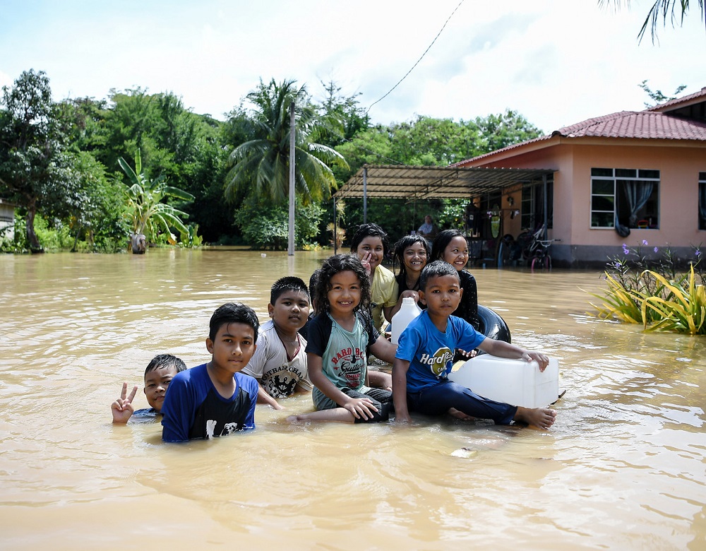 Children are seen playing in flood water following a flash flood in Changlun, Kedah October 29, 2019. u00e2u20acu201d Bernama pic