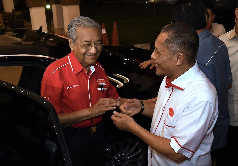 Tun Dr Mahathir Mohamad is greeted by Pakatan Harapan candidate for the Tanjung Piai by-election Karmaine Sardini in Pontian October 31, 2019. u00e2u20acu201d Bernama pic