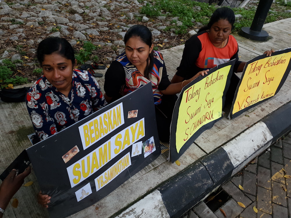 Umah Devi, Sumathi and Vimala Jakumaran — the wives of Gadek assemblyman G. Saminathan, businessman S. Chandru and Melaka local authority councillor V. Suresh Kumar respectively — on hungry strike outside the Bukit Aman police headquarters in Kuala Lumpur October 24, 2019. — Picture by Soo Wern Jun