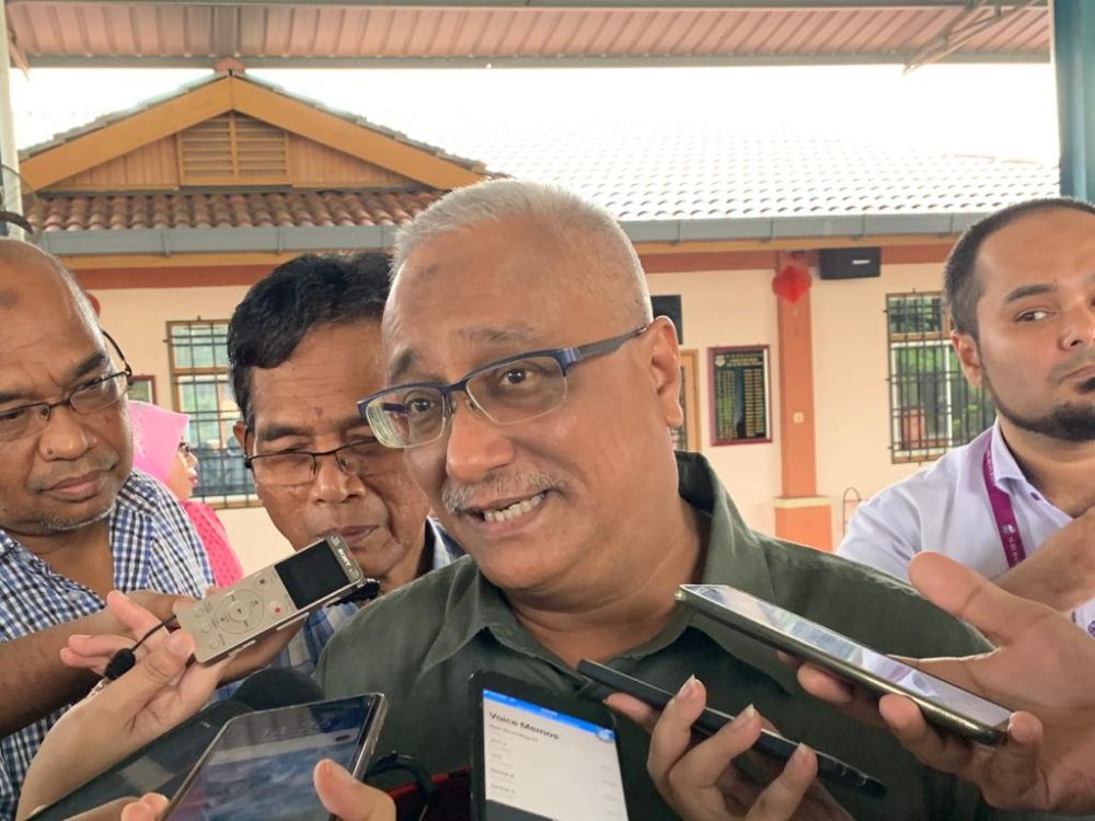 Election Commission chief registrar Datuk Mohamed Elias Abu Bakar assured the public that the SPM examination will not be affected due to the Tanjung Piai by-election. u00e2u20acu201d Picture by Ben Tan