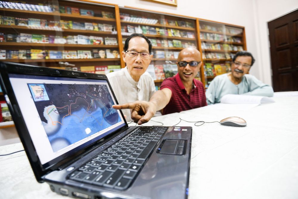 (From left) Penang Forum Lkm Mah Hui, social activist Anil Netto and CAP president Mohideen Abdul Kader speak to reporters in George Town October 25, 2019. u00e2u20acu2022 Picture by Sayuti Zainudin