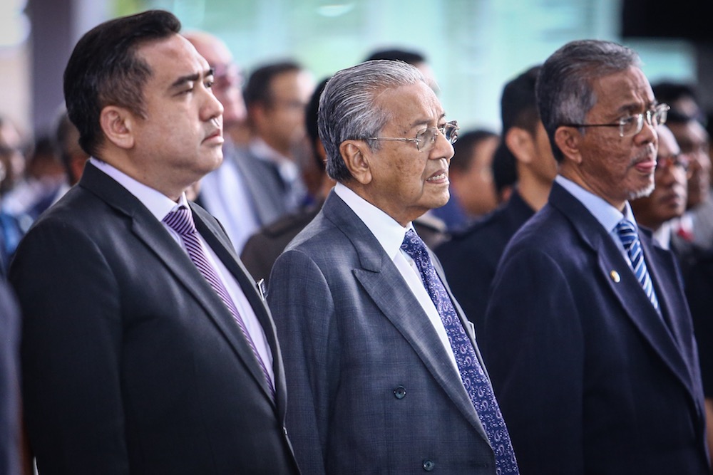 Prime Minister Tun Dr Mahathir Mohamad, Transport Minister Anthony Loke and his deputy Datuk Kamarudin Jaffar attend the launch of the National Transport Policy 2019-2030 at KL Sentral in Kuala Lumpur October 17, 2019. u00e2u20acu201d Picture by Hari Anggara