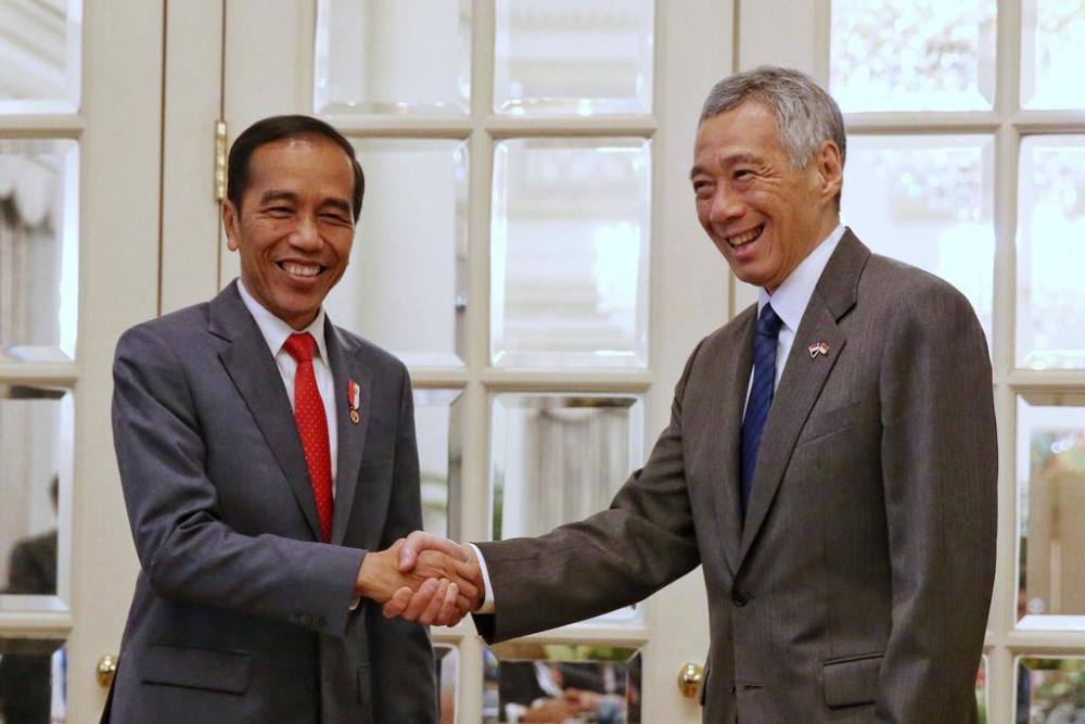 Indonesian President Joko Widodo (left) with Prime Minister Lee Hsien Loong at the Istana on October 8, 2019, as the pair hold their fourth Leaders' Retreat. u00e2u20acu2022 TODAY pic