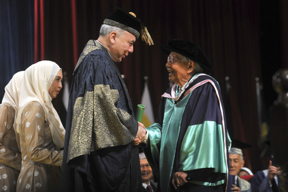 Tun Daim Zainuddin receives his PhD scroll from Universiti Malaya Chancellor Sultan Nazrin Shah at the universityu00e2u20acu2122s 58th convocation ceremony at Dewan Tunku Canselor in Kuala Lumpur October 12, 2019. u00e2u20acu201d Bernama pic 