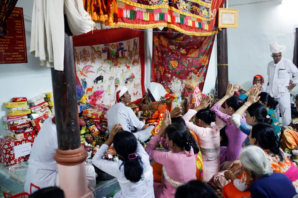 Vietnam’s ethnic Cham religious dignitaries perform prayers and blessings as people bring their offerings to a temple in Huu Duc village, Phan Rang, Vietnam September 27, 2019. — Reuters pic