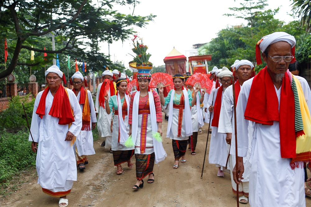 Vietnam’s ethnic Cham religious leaders take part in a procession to the Po Klong Garai temple during the ‘Kate’ festival which marks the end of harvesting season in Phan Rang, Vietnam September 28, 2019. — Reuters pic