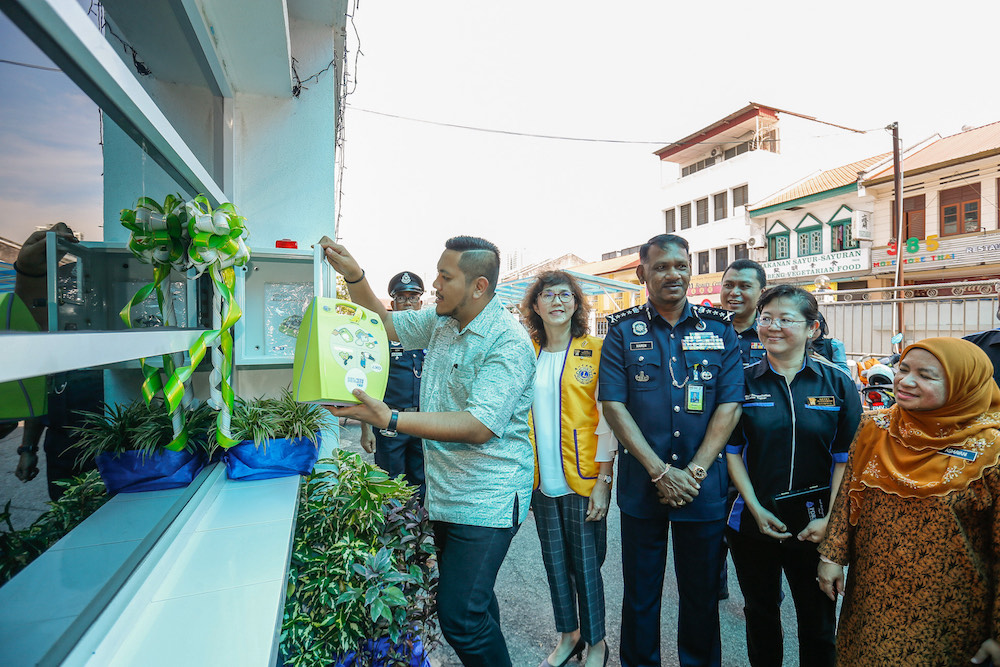 State exco Dr Afif Bahardin places an automated external defibrillator in a display case in George Town October 7, 2019. u00e2u20acu201d Picture by Sayuti Zainudin