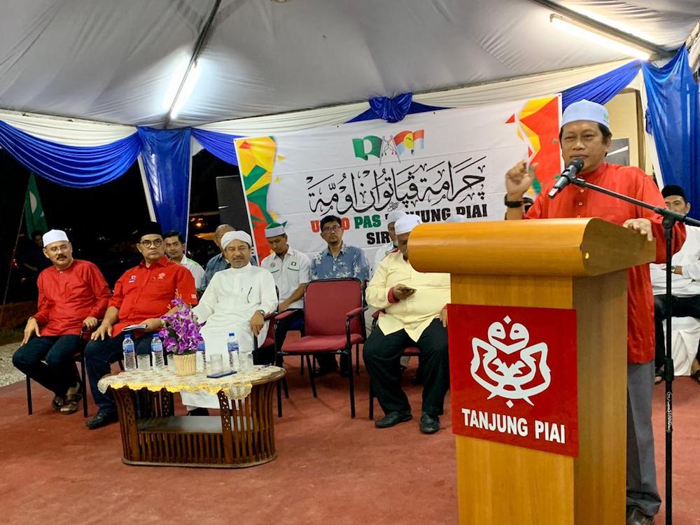 Umno supreme council member Datuk Seri Ahmad Maslan (far right) said, during a speech in Rimba Terjun in Pontian last night, that BN will announce its Tanjung Piai by-election candidate on October 28. u00e2u20acu201d Picture by By Ben Tan