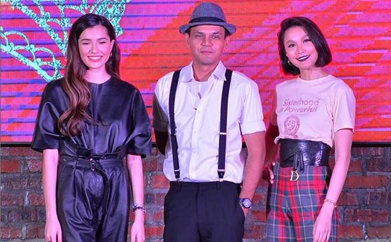 Dewi Remaja 2019’s host, Amelia Henderson (left) posing for a photo with judges Yusry Abdul Halim (centre) and Scha Al Yahya (right). ― Screengrab via Instagram/Majalah Remaja