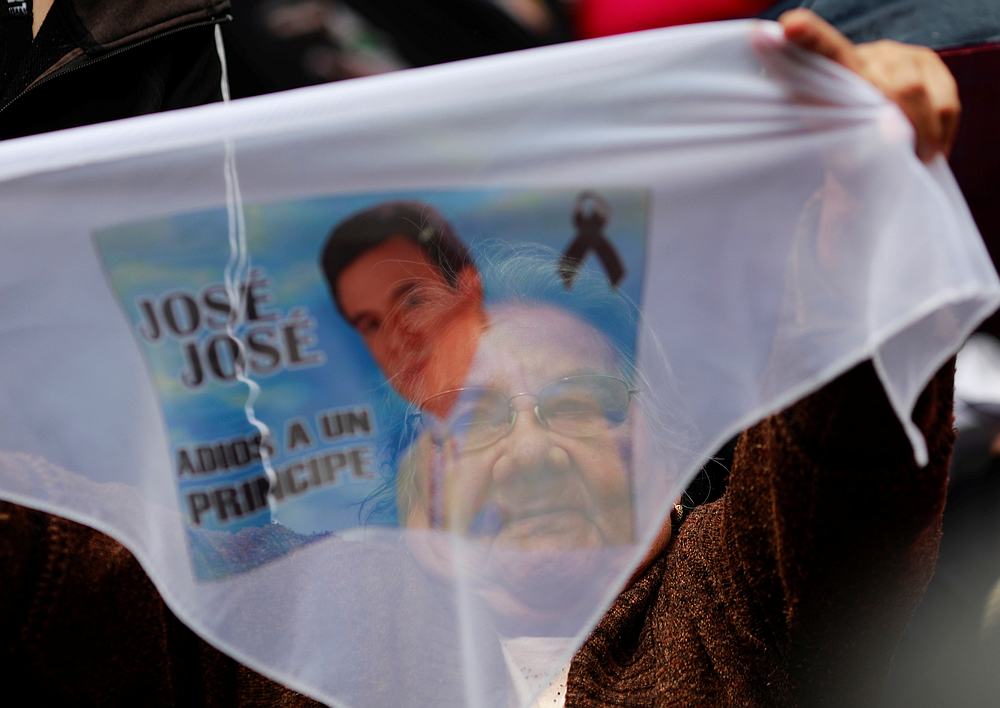A fan holds up a memorabilia with an image of Jose Jose in tribute to Mexican singer and songwriter Jose Jose during an event at his statue in Mexico City September 29, 2019. The memorabilia reads 'Jose Jose u00e2u20acu201d Goodbye to a Prince.' u00e2u20acu201d Reuters pic