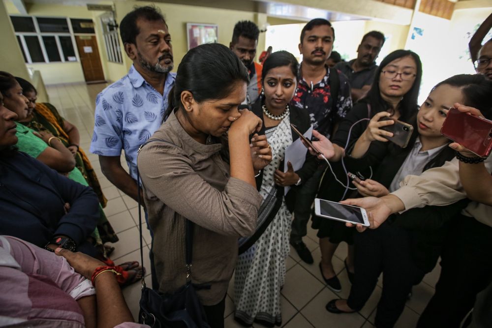 A. Kalaimughilan’s wife, M. Tamil Malar addresses reporters at the Selayang Sessions Court October 29, 2019. — Picture by Hari Anggara