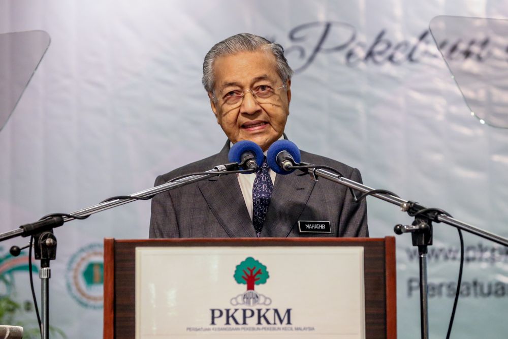 Prime Minister Tun Dr Mahathir Mohamad delivers his speech at the 22nd Annual General Meeting of the National Smallholders Farming Association in Ampang October 17, 2019. u00e2u20acu201d Picture by Firdaus Latif