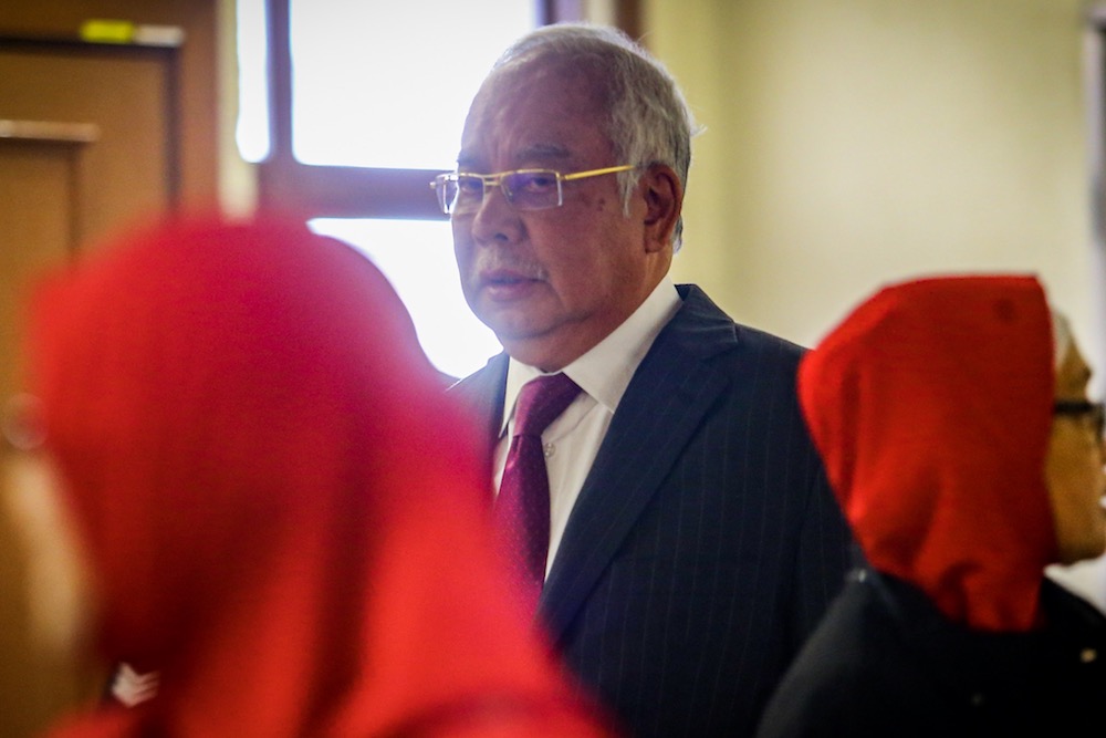 Datuk Seri Najib Razak arrives at the Kuala Lumpur Courts Complex October 8, 2019. u00e2u20acu201d Picture by Hari Anggara