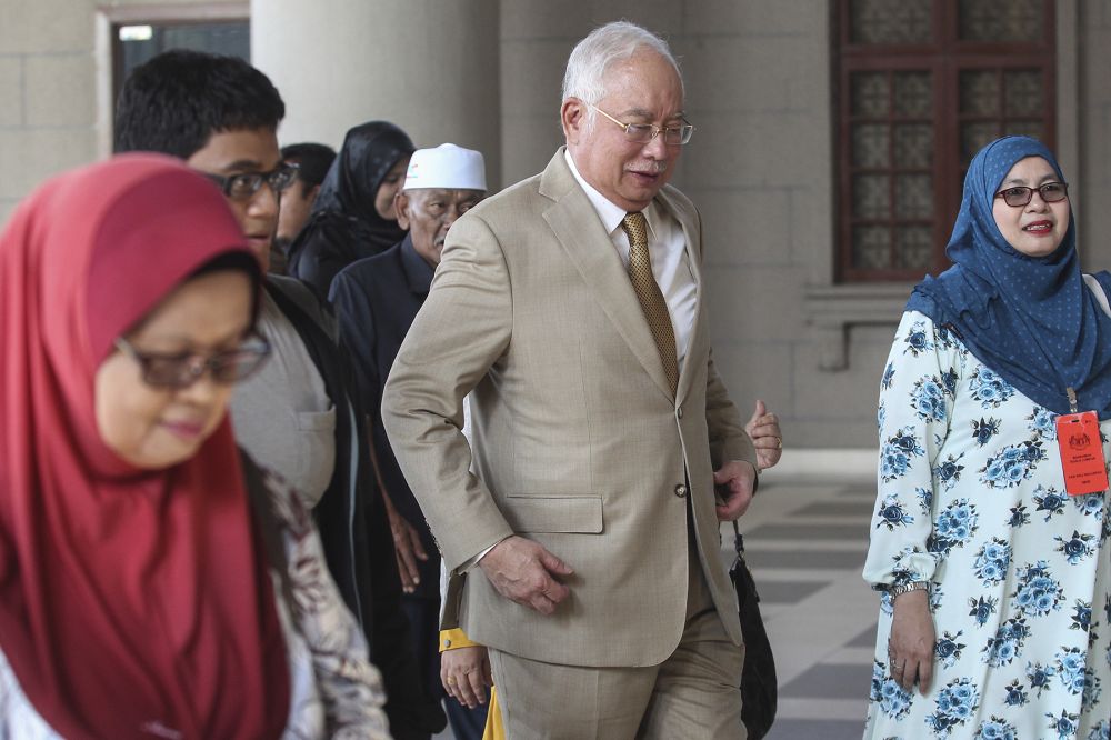 Datuk Seri Najib Tun Razak arrives at the Kuala Lumpur High Court October 1, 2019. u00e2u20acu201d Picture by Miera Zulyanann
