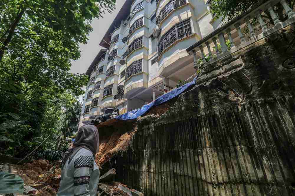 A passerby at the site of the landslide in Kampung Sri Penchala, Kuala Lumpur October 11, 2019. — Picture Firdaus Latif