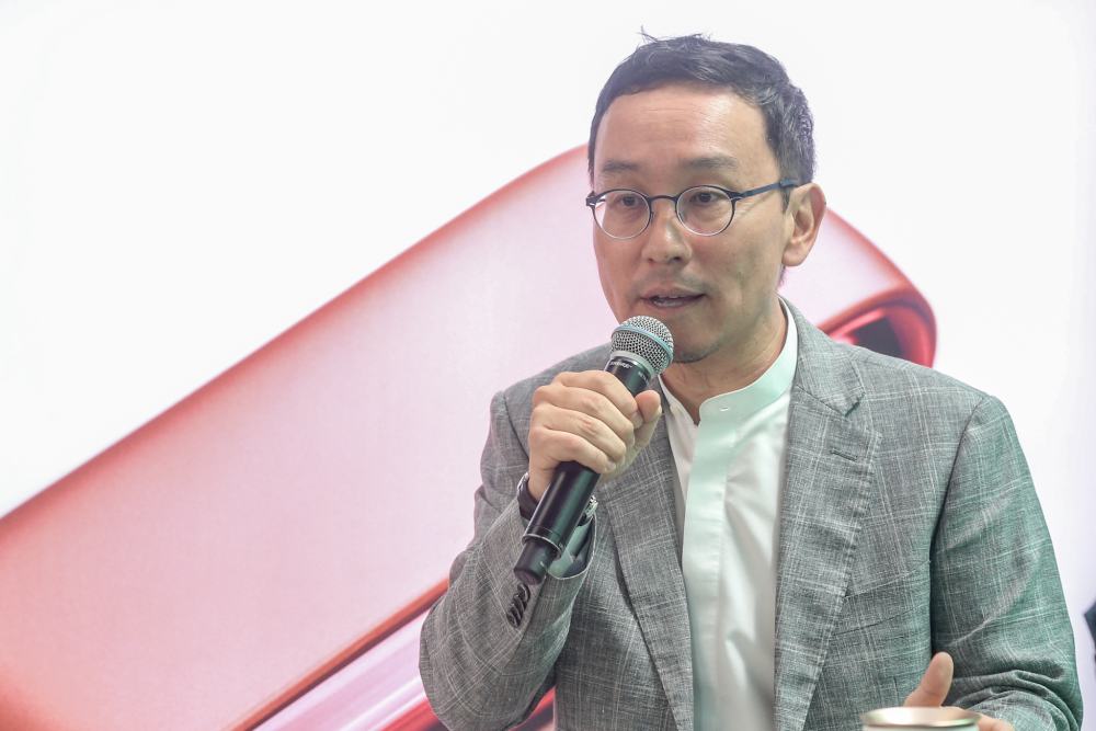 Managing director of Philip Morris Malaysia Kang Tae Koo speaks during a briefing in Kuala Lumpur October 8, 2019. u00e2u20acu2022 Picture by Firdaus Latif