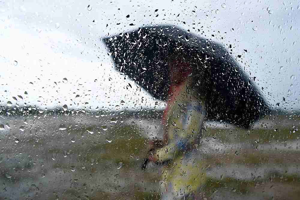 MetMalaysia mengeluarkan amaran ribut petir, hujan lebat dan angin kencang dijangka melanda negeri ini melibatkan daerah Setiu, Kuala Nerus dan Kuala Terengganu. u00e2u20acu201d Foto Bernaman