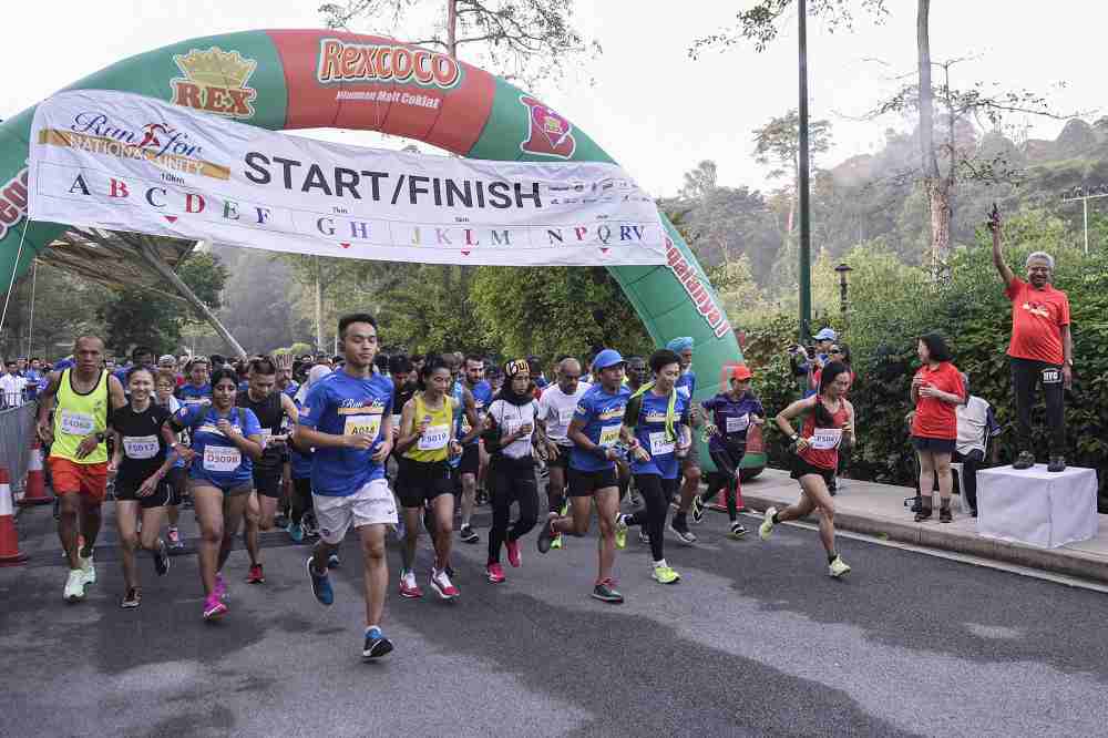 Minister in Prime Minister's Department in charge of National Unity and Social Well-being Senator P. Waytha Moorthy flags off the Run For National Unity 2019 event in Kuala Lumpur October 5,2019. u00e2u20acu2022 Picture by Miera Zulyana