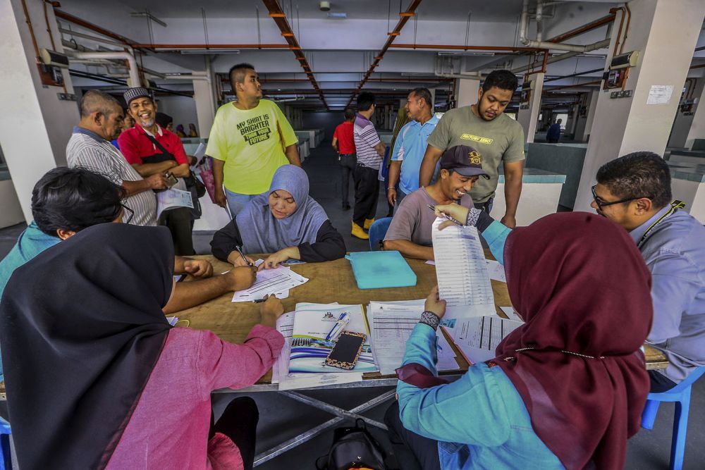 Traders line up to sign their documentations and collect keys to their respective lots at Pasar MPS Selayang Baru October 3, 2019. u00e2u20acu201d Picture by Hari Anggara