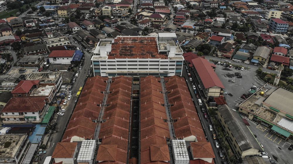 An aerial view of Pasar MPS Selayang Baru and its vicinity October 3, 2019. — Picture by Hari Anggara