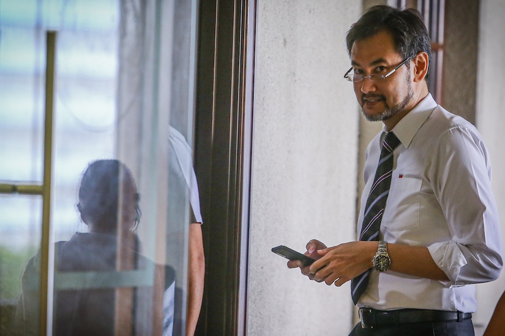 Datuk Shahrol Azral Ibrahim Halmi arrives at the Kuala Lumpur Courts Complex October 8, 2019. — Picture by Hari Anggara